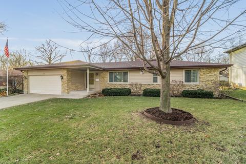 1042 Chippewa Dr, Elgin, IL 60120 photo 2