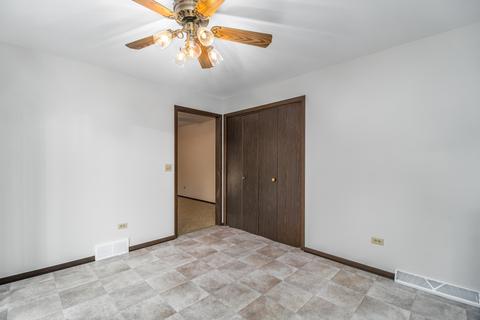 1042 Chippewa Dr, Elgin, IL 60120 photo 33