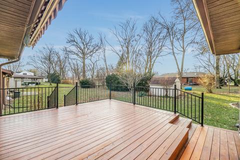1042 Chippewa Dr, Elgin, IL 60120 photo 11