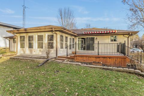 1042 Chippewa Dr, Elgin, IL 60120 photo 4