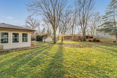 1042 Chippewa Dr, Elgin, IL 60120 photo 8