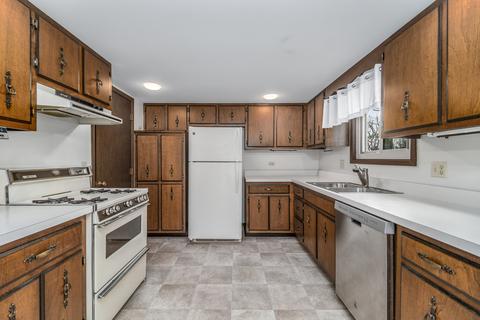 1042 Chippewa Dr, Elgin, IL 60120 photo 17