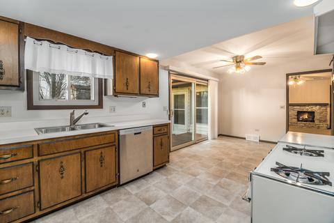 1042 Chippewa Dr, Elgin, IL 60120 photo 18