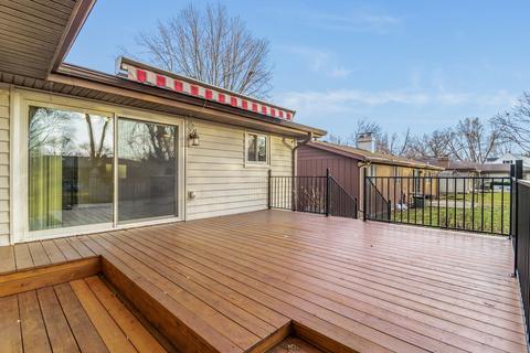 1042 Chippewa Dr, Elgin, IL 60120 photo 9