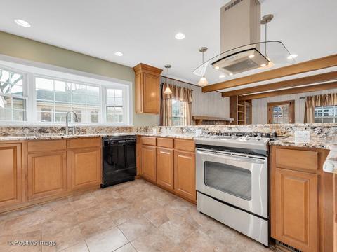 1564 Wadsworth Rd, Wheaton, IL 60189 photo 6