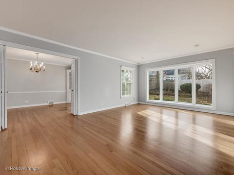 1564 Wadsworth Rd, Wheaton, IL 60189 photo 3