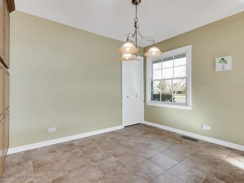1564 Wadsworth Rd, Wheaton, IL 60189 photo 9