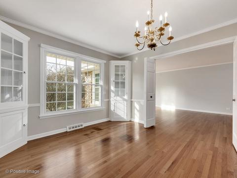 1564 Wadsworth Rd, Wheaton, IL 60189 photo 4