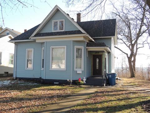 1828 State St, Peru, IL 61354 photo 1