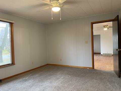 302 Hall Dr, Roberts, IL 60962 photo 16