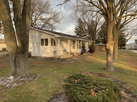302 Hall Dr, Roberts, IL 60962 photo 2