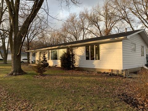 302 Hall Dr, Roberts, IL 60962 photo 1
