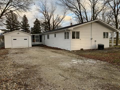 302 Hall Dr, Roberts, IL 60962 photo 3