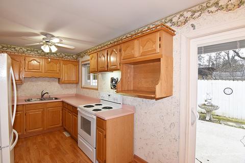 51 Circle Dr E, Montgomery, IL 60538 photo 9