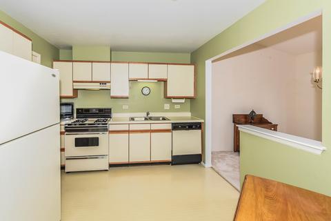 1410 Shore Ct #C2, Wheeling, IL 60090 photo 9