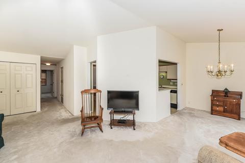 1410 Shore Ct #C2, Wheeling, IL 60090 photo 4