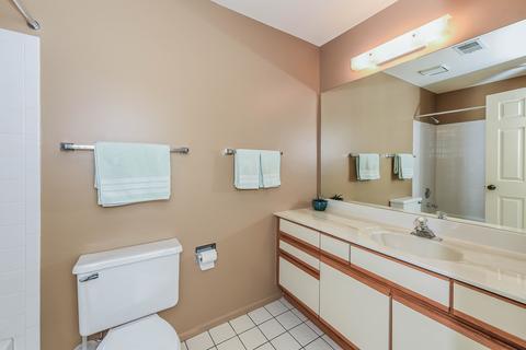 1410 Shore Ct #C2, Wheeling, IL 60090 photo 16