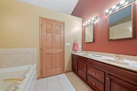 8 Billy Casper Ln, Midlothian, IL 60445 photo 7