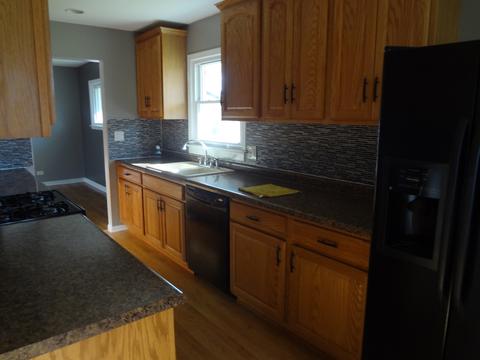 935 Forest Dr, Elgin, IL 60123 photo 3