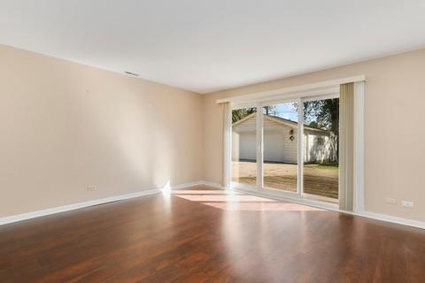 445 Ashland St, Hoffman Estates, IL 60169 photo 3