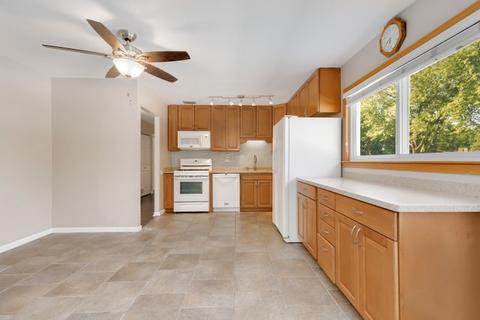 445 Ashland St, Hoffman Estates, IL 60169 photo 6