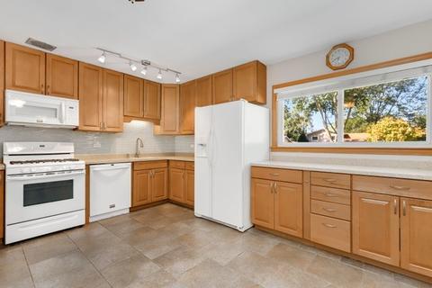 445 Ashland St, Hoffman Estates, IL 60169 photo 8