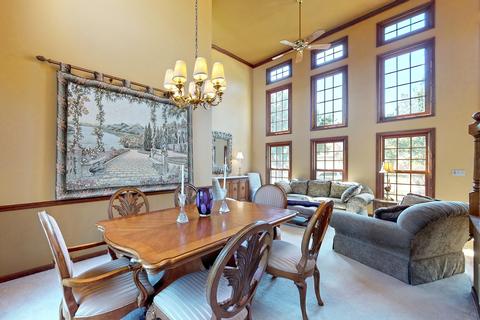 1815 Kelley Dr, Hoffman Estates, IL 60192 photo 5