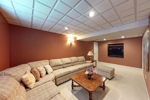 1815 Kelley Dr, Hoffman Estates, IL 60192 photo 24