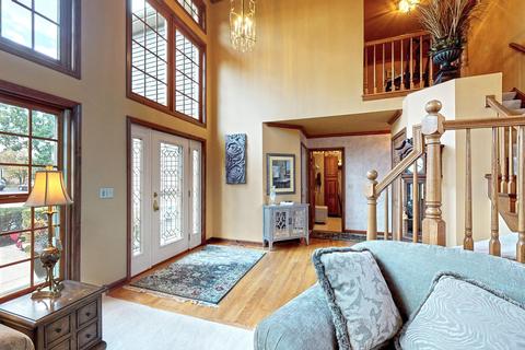 1815 Kelley Dr, Hoffman Estates, IL 60192 photo 2