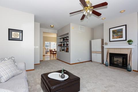 568 Declaration Ln, Aurora, IL 60502 photo 3