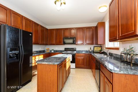 568 Declaration Ln, Aurora, IL 60502 photo 4