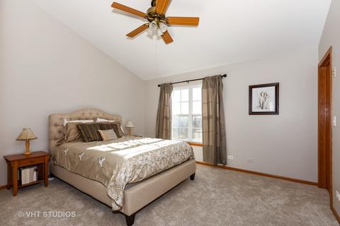 568 Declaration Ln, Aurora, IL 60502 photo 8