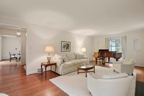 39 Briar Rd, Golf, IL 60029 photo 4