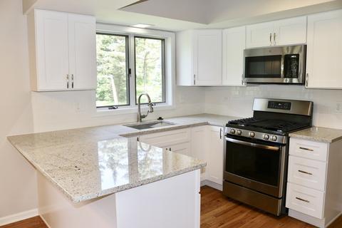 236 N Hickory Ave, Bartlett, IL 60103 photo 3