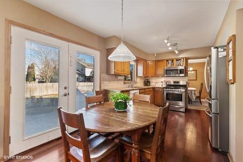585 Shenandoah Trl, Elgin, IL 60123 photo 4