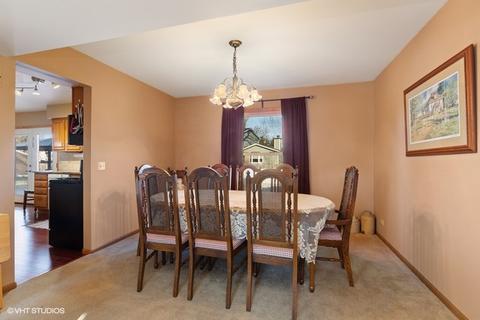 585 Shenandoah Trl, Elgin, IL 60123 photo 3