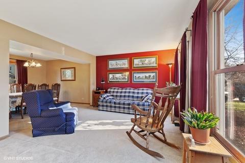 585 Shenandoah Trl, Elgin, IL 60123 photo 2
