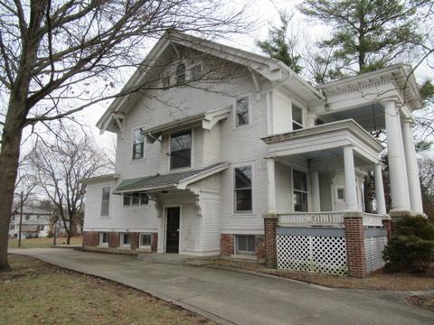 607 E Pells St, Paxton, IL 60957 photo 2