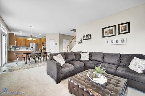 2316 Barrett Dr, Algonquin, IL 60102 photo 3