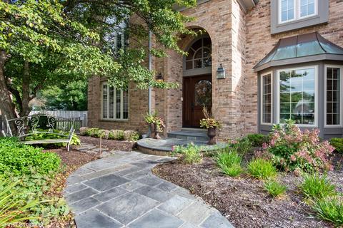 17 Hawkins Cir, Wheaton, IL 60189 photo 2