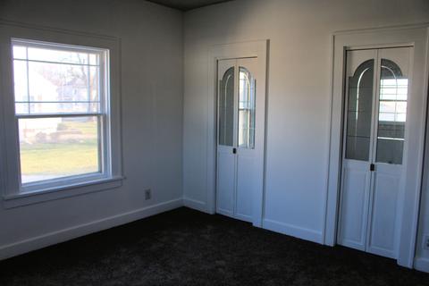 423 E Pells St, Paxton, IL 60957 photo 11