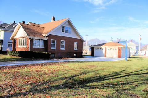 423 E Pells St, Paxton, IL 60957 photo 2