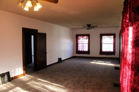 423 E Pells St, Paxton, IL 60957 photo 5