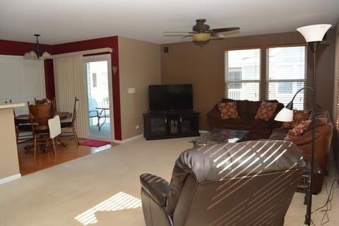 1022 Reserve Dr, Elgin, IL 60124 photo 3