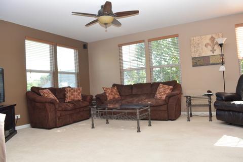 1022 Reserve Dr, Elgin, IL 60124 photo 4