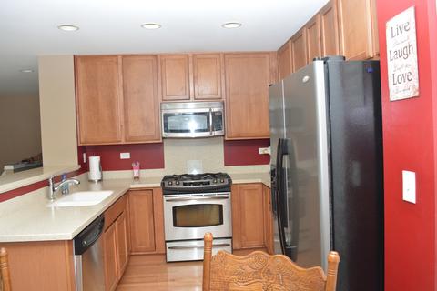 1022 Reserve Dr, Elgin, IL 60124 photo 8
