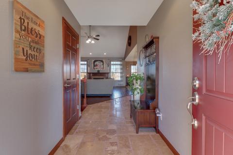306 Marsh Hawk Dr, Le Roy, IL 61752 photo 2