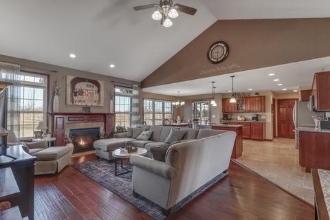 306 Marsh Hawk Dr, Le Roy, IL 61752 photo 5