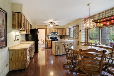 5531 Maple Ln, Midlothian, IL 60445 photo 3