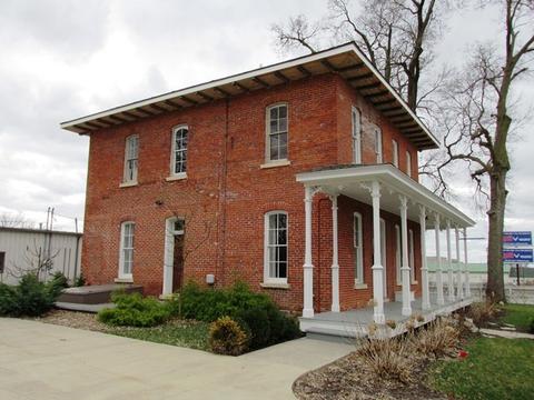 401 E 2nd St, Sterling, IL 61081 photo 2